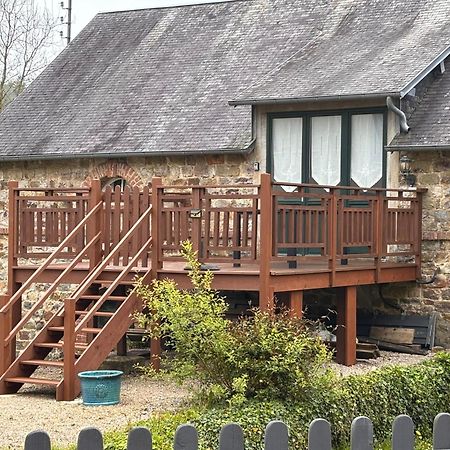 Gites In Le Neufbourg -Mortain Zewnętrze zdjęcie