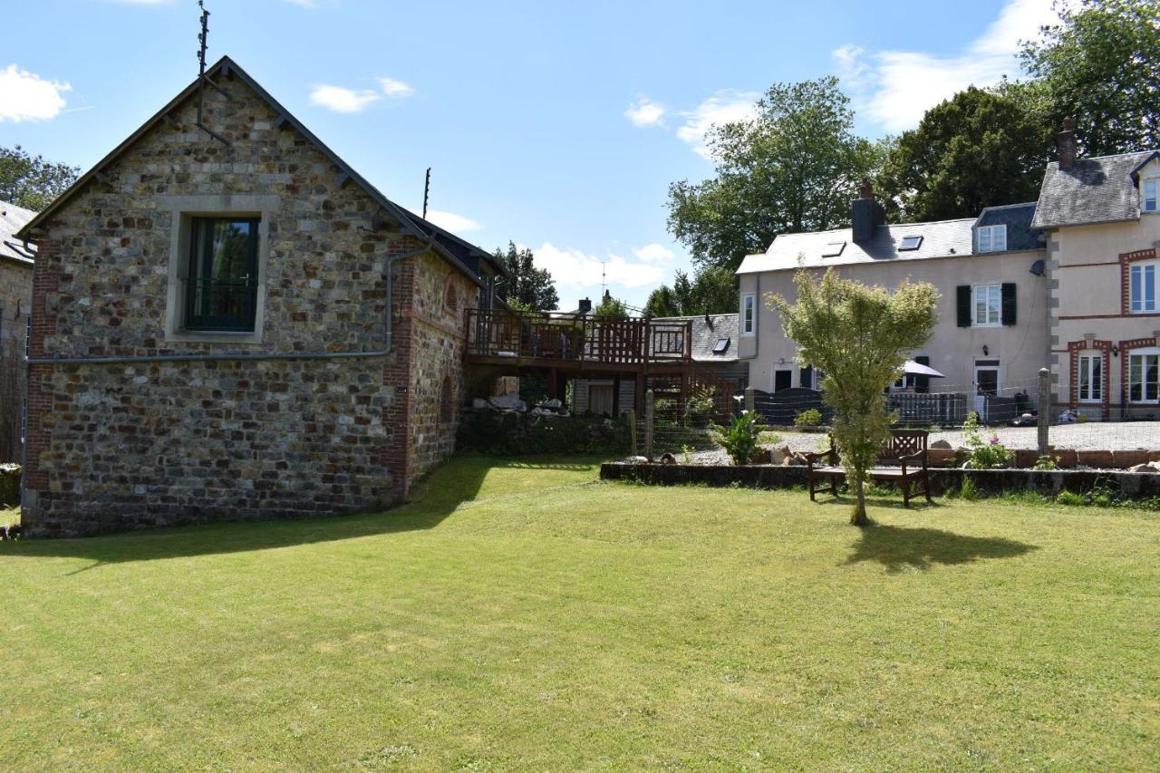Gites In Le Neufbourg -Mortain Zewnętrze zdjęcie