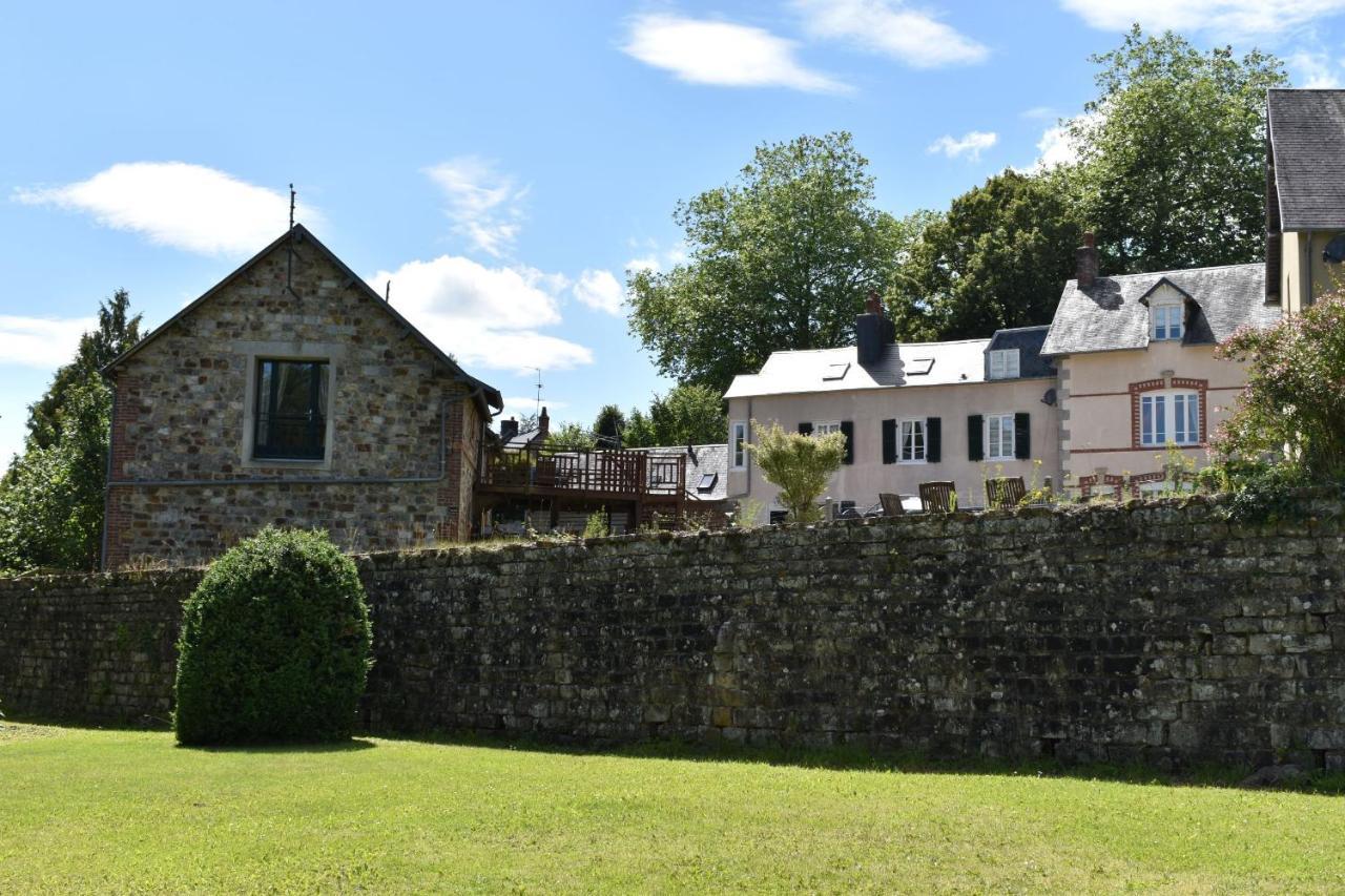Gites In Le Neufbourg -Mortain Zewnętrze zdjęcie