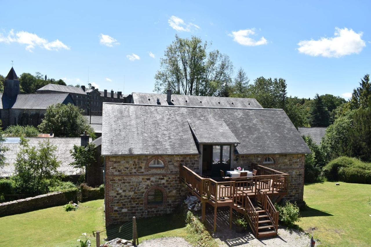Gites In Le Neufbourg -Mortain Zewnętrze zdjęcie