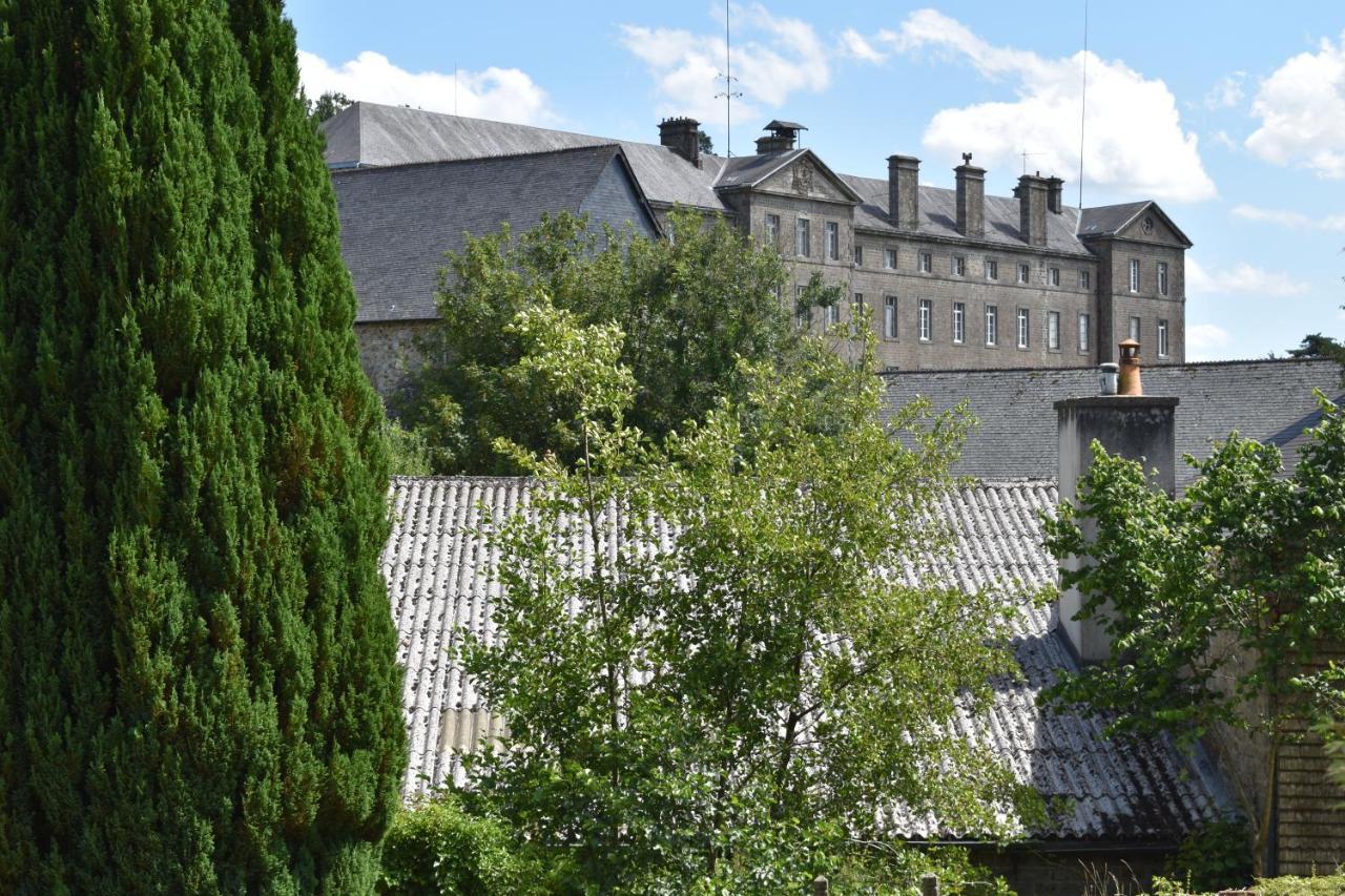 Gites In Le Neufbourg -Mortain Zewnętrze zdjęcie