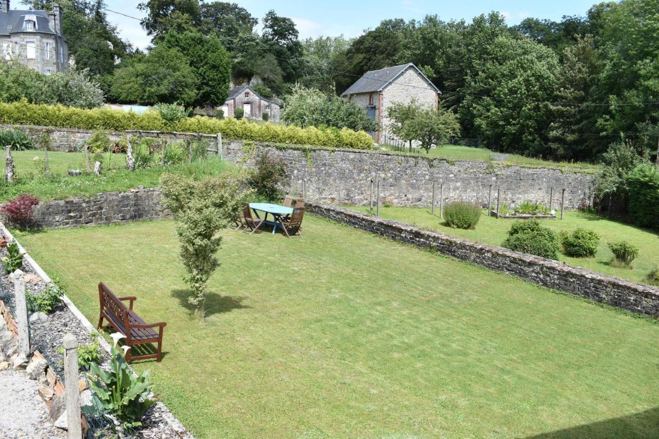 Gites In Le Neufbourg -Mortain Zewnętrze zdjęcie