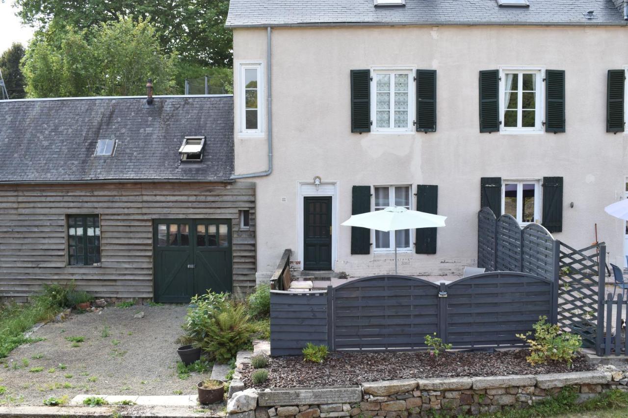 Gites In Le Neufbourg -Mortain Zewnętrze zdjęcie
