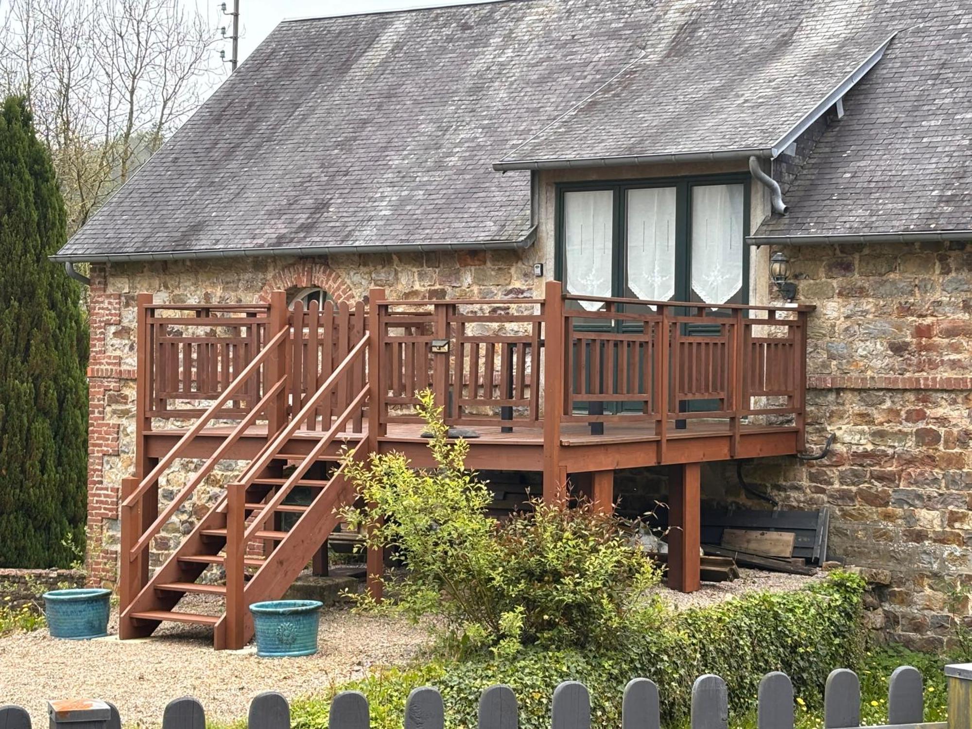 Gites In Le Neufbourg -Mortain Zewnętrze zdjęcie